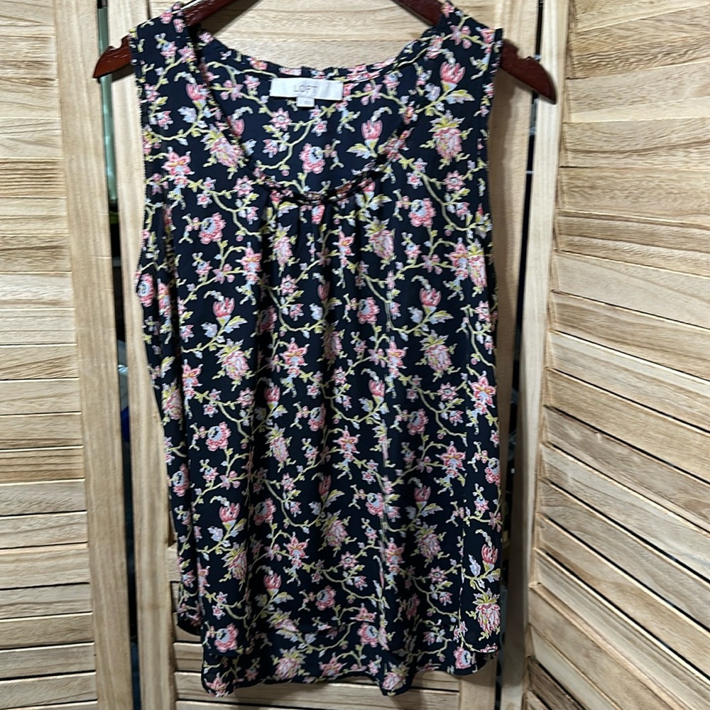 Loft shell, dark with flowers